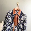 Универсальная рубашка ранняя весна Новая геометрическая форма с галстуком -галстуком контрастной темперамент ТЕМПАЛЬНЫЙ ТЕМПАЛЬНЫЙ