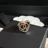 Love Hollow Heart-Shaped Ring Ladies Classic Luxury Designer Jycken Kvinnor M￤ssing Titanium Steel Alloy Gold Plated Fade Never Fade No Allergies H￶gkvalitativa smycken