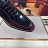 2023 Mens Fress Shoes подлинная кожаная кожаная модная бизнес-дизайнер дизайнер бренд оксфордс мужской дышащий формальные свадебные квартиры размером 38-44