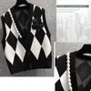 Coletes femininos Argyle clássico vintage elegante contas chiques V coletor de malha sem mangas de pescoço para mulheres pulôveres casuais top feminino 221125