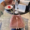 Omuz çantaları kadın kova crossbody messenger klasik süsleme çanta zinciri kapasite moda tasarımcısı bayan cüzdan