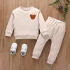 Kleidungssets Schöne Herbst Kinder Kinderkleidung für Jungen Mädchen Solide gerippte Langarm bestickte Bären SweatshirtsLange Hosen Trainingsanzüge 221125