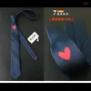 Papillon Cravatta maschile Personalità Ricamo Banchetto d'affari Accessori casual per feste Regalo Animale Ape Moda Cravatta britannica nera coreana