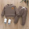 Kleidungssets Schöne Herbst Kinder Kinderkleidung für Jungen Mädchen Solide gerippte Langarm bestickte Bären SweatshirtsLange Hosen Trainingsanzüge 221125