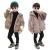 Kurtki chłopcy zimowa kurtka wiatrówka moda moda i aksamit zagęszczona podwójna kurtka z kapturem dla nastolatków dzieci 221125