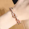 TIFF Designer Armband U-förmige Gelenks Surround Armband Kette mit Diamant Vintage Metall Textur Hufeisen-Form-Freundin Urlaubsgeburtstagsgeschenk eingelegt