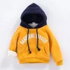 Pullover Inverno Kid com capuz de lã grossa 05y Crianças roupas de manga comprida capa menino letra com capuz de moletom meninas casuais com capuz solto 221125