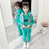 Kleidungssets Winteranzug für Mädchen Koreanisch Plus Samt Dicke Weste Brief Hoodies Hosen 3 Stück Kinderkleidung für Teenager Casual Set 412 Jahre 221125