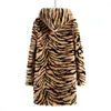 Kvinnors päls 2022 Western Style Winter Thicken Hoodie Tiger Stripes Imitation Coat Loose Fashion Long Sleeve Plus Size Coats