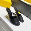 granatowe rzeźbione na wysokim obcasie kapcie metalowe wysokie obcasy otwarte palce palców ślizgowe sandałowe klin łydka dla kobiet luksusowe designerskie buty z pudełkiem