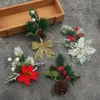 Forniture di fiori decorativi Ciondolo appeso Fiore artificiale Rami di aghi di pino Albero di Natale Ornamento Cono Decorazione natalizia di agrifoglio