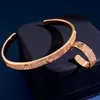 Модные эмалевые серьги Braclet Rings Sets Наборы выгравированы F Инициалы Настройки письма женщин 18 тыс. Золотых ушей для ушей.