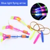 LED Light Sticks 10pcs Outdoor Shining Rocket Flash Slings Elicottero elastico Rotante Giocattoli volanti Festa di Natale Regali per bambini 221125