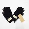 Diseñador Espesar Carta Cinco Dedos Guantes Para Hombre Para Mujer Otoño Invierno Cálido Suave Color Sólido Marca Impresión de Letras Cuero Genuino Cashmere 002