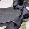 Mens Designer Neck Tie بدعوى نسائية عنق الرقبة الفاخرة رجال حرير العلاقات الحرس P الزفاف Cravattins Cravattino Krawatte Choker Bel1786
