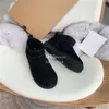 Venta caliente clásica Mini U5854 botas de nieve para mujer mantener botas calientes Última moda Piel de oveja Piel de vaca Cuero genuino Botas de felpa 2023 uggitys