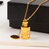 Collana di moda Gioielli di design gioielli con diamanti di lusso Platino catena in oro rosa Collane con ciondolo bottiglia di profumo Regalo di nozze per le donne all'ingrosso