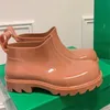 2022 Botas femininas e sapatos de inverno de outono botas de grife feminina de alta classe de borracha de borracha de borracha