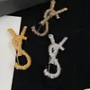 Stil Lüks Marka Tasarımcı Mektup Pimleri Broşlar Kadın Altın Gümüş Crysatl İnci Rhinestone Cape Tocle Broş Takım Pin Düğün Partisi Jewerlry Accessories1