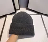 5pcs bahar kadın mektup örgü şapka adam sonbahar kış çift örgü şapka hem gilrs moda beanies kafataları chapeu kapaklar pamuk gorros yün sıcak öğrenci çift şapka