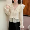 Kvinnor BLOUSES 2022 Spring Fall Women Ruffled Sweet Ladies Beige Top Blouse Woman Autumn Patchwork Hook Flower Hollow Tops