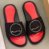 Nuova pantofola designer maschile bastone sandalo con diamanti scarpe da spiaggia di lusso leggere suola rossa infradito impermeabili antiscivolo in tinta unita per esterni 38-45