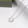 デザイナーネックレス女性のためのクラシックファッションペンダントリンクエレガント4Four Leaf Clover Locket Necklace高品質のチョーカーチェーンJ5137803