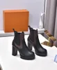 2023 Genuine Leather Women Tornozelo BOTO Bordado Plataforma Laureada Martin Boots Botas de Star Star Tornozelos Botas
