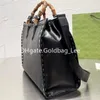 Bolsos de bambú negros Bolso de hombro Diana para mujer Remache de cuero genuino Correa extraíble Letras de moda Bolso de bolsillo de gran capacidad Sh294w