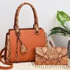 حقيبة مصممة جديدة للنساء حقائب تعلق على شاطئ Crossbody Shopping Shoppance شهيرة كبيرة الكتفين على حقائب اليد حقيقية الكتف حقيبة الكتف غير الرسمية محفظة