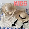 Cappelli 202204-lele Ins Summer Beach Ombra fatta a mano in paglia a tesa ondulata Holiday Street Kids Girl Hat Sun Cap Bambini Tempo libero