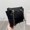 Paquete de paracaídas de mujeres Bolso de cadena retro clásica Diamante Bolsas extraviadas Bolsas callejeras de hombro Moda