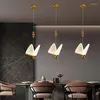 Lâmpadas pendentes modernas luminárias simples LEDos de cabeceira de borboleta Restaura vermelha pendurada Luzes de barra de escada