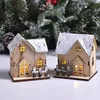 Dekoracje świąteczne LED Drewniana drewniana domowa kabina wesoła na domy DIY Święte ozdoby drzewne dla dzieci Rok 221125