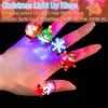 Anillos de clúster 50 piezas anillo brillante LED Decoraciones navideñas Cartoon Electronic dedo al por mayor para niños adultos regalos 221125