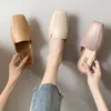 Slippers الصيف أنماط بسيطة الصنادل وارتداء الخارجي باوتو نصف الشببر أزياء المزاج المقاومة للارتداء