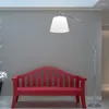 Golvlampor nordiska artemide maxi lampa design hite metall studie studio sovrum vardagsrum långa armlampor
