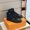 2023 Man Luxury Designer Men Boots Mens Boot Fashion Fashion Autumn Winter High Plataforma Short Platform Real Cuero Booties -e037