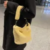 Kvällspåsar mycket kvinna för kvinnor designer handväskor enkel mode mjuk filt shopping stor kapacitet axel shopper crossbody totes