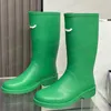 Women Rubber Rain Boots Platform Pvc Knee Boot 23fw على الطراز غير الرسمي مقاوم للماء بليمة بوت بوتس بوتس بوتس أحذية شتوية في الهواء الطلق مع صندوق NO431