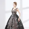 Incredibili abiti da sposa in abito da ballo in pizzo nero abito baclkless sweep fashion 2023