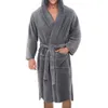 Vêtements de nuit pour hommes Robe de bain gracieuse Automne Hiver Pyjamas Couleur unie Poches à capuche Hommes Peluche Confortable 221124