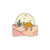 Broches Broches Dessin animé Chameau marchant dans le désert rose au coucher du soleil Broche Cactus Animal Émail Pin En Gros Creative Metal Badges Jewelr Dhqsr