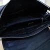 7A Diseñadores de calidad Bolso para hombre Maletines negros Bolsos de hombro de cuero de diseñador Moda Crossbody Triangle Messenger Bag Hombres de tamaño mediano Maletines