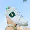 New Bee Embroidery White Shoes Men Women Breathable Sports Trainers Shoes Fashion Wild Couple Casual Sneakers TZX1