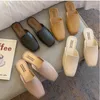 Slippers الصيف أنماط بسيطة الصنادل وارتداء الخارجي باوتو نصف الشببر أزياء المزاج المقاومة للارتداء