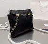 Paquete de paracaídas de mujeres Bolso de cadena retro clásica Diamante Bolsas extraviadas Bolsas callejeras de hombro Moda