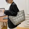 Borse da sera Giù Borsa tote shopper di grande capacità per le donne 2022 Borsa da donna imbottita trapuntata invernale Spalla grande scozzese in cotone spaziale