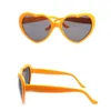 50pcs Beach Womans Okulary przeciwsłoneczne Oczyszcz luksusowe męskie okulary słoneczne w kształcie serca unisex gradient metalowe zawiasowe mody mężczyźni i kobiety spektakle