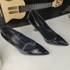 Sapatos de salto alto de designer de luxo estilo clássico especialmente projetados para mulheres da moda belos materiais de couro muito bons